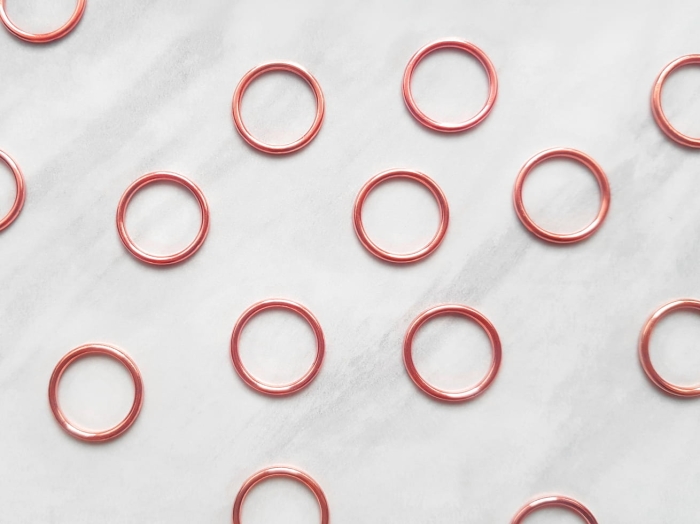 Kółka metalowe w kolorze różowego złota Rose Gold o szerokości 16 mm