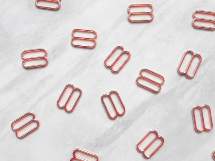 Regulatory 22 mm w kolorze rose gold