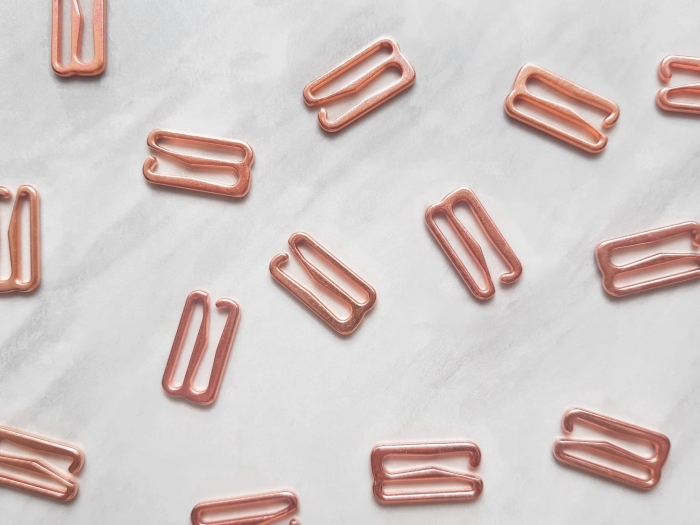 Zaczepy metalowe 16 mm w kolorze rose gold