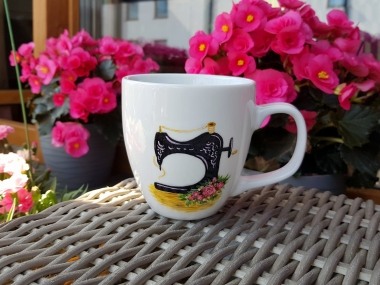 Kubek ręcznie malowany, maszyna do szycia